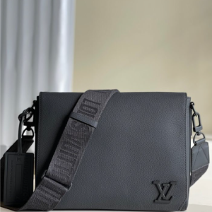 LV Messenger Grain Black For Men, Bags, Shoulder And Crossbody Bags 11in_28cm LV M57080