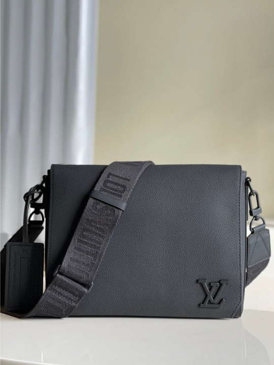 LV Messenger Grain Black For Men, Bags, Shoulder And Crossbody Bags 11in_28cm LV M57080